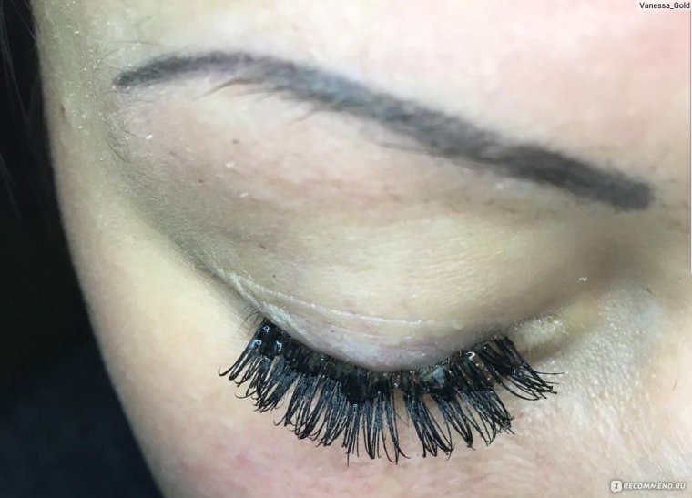 У меня был неудачный опыт в наращивание ресничек