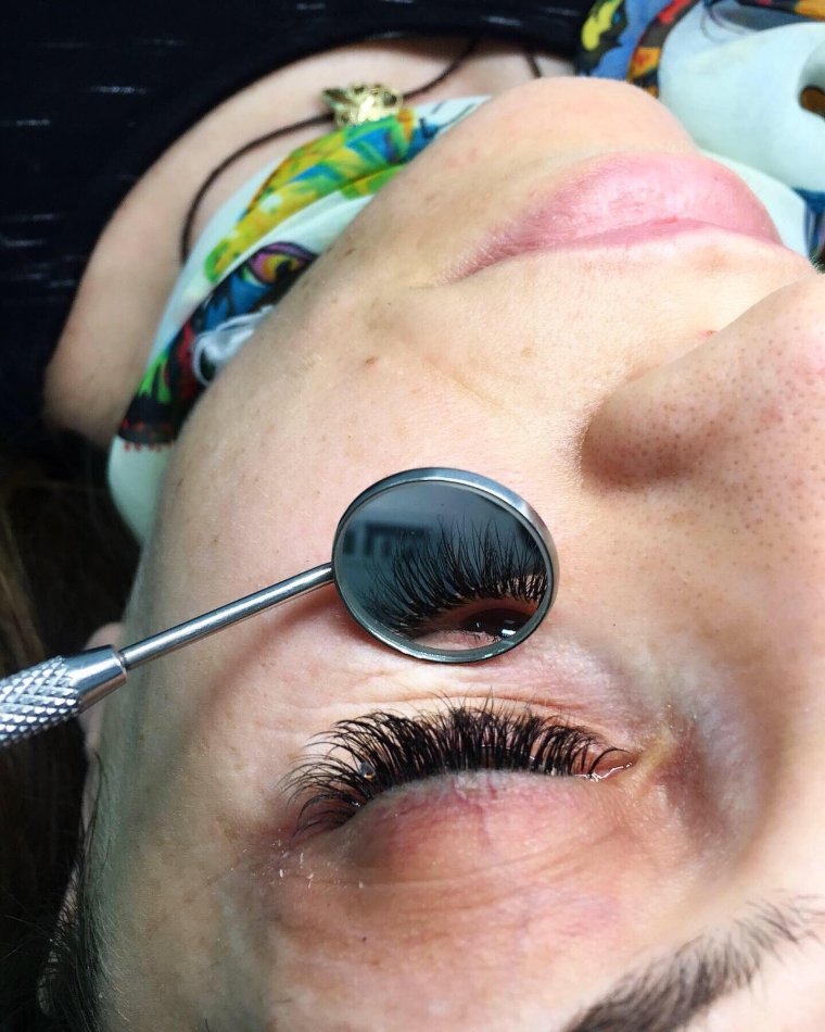 Нарощенные ресницы снизу