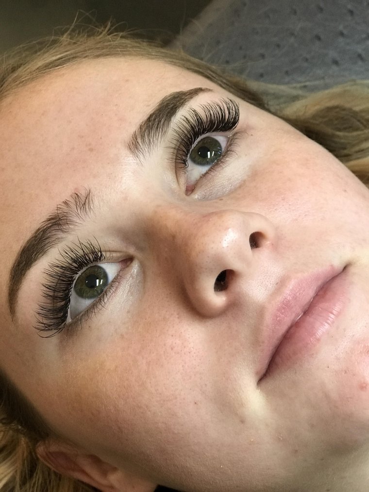 Неудачное наращивание ресниц