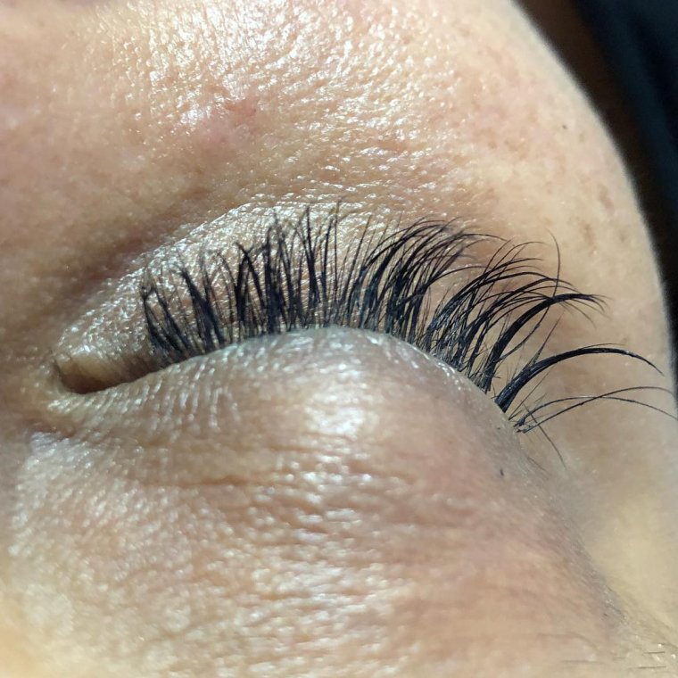 Неудачно нарощенные ресницы