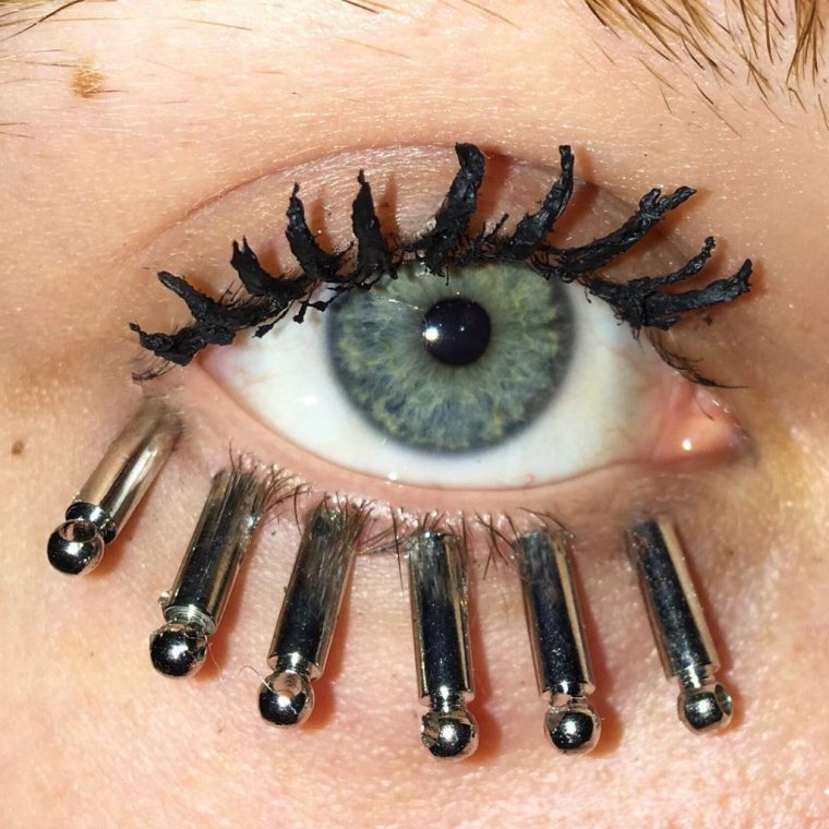 Необычные нарощенные ресницы