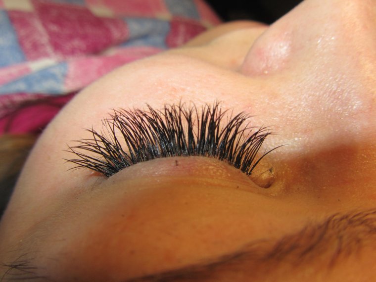 Склейки в наращивании ресниц