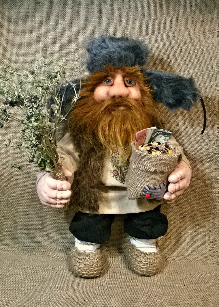 Домовенок в шапке ушанке