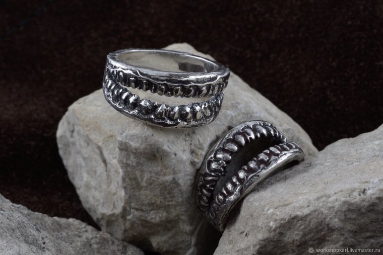 Обручальное кольцо со свиньей