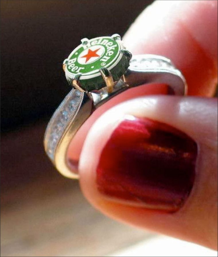 На сломанный палец вместо гипса