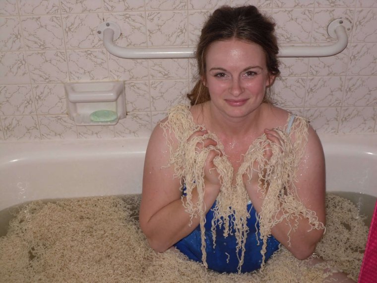 Многоженство женщины в парандже