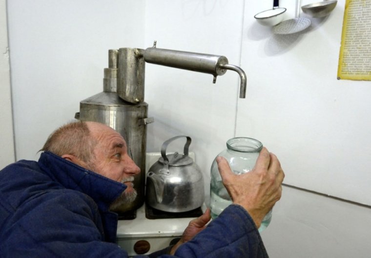 Самогон капает