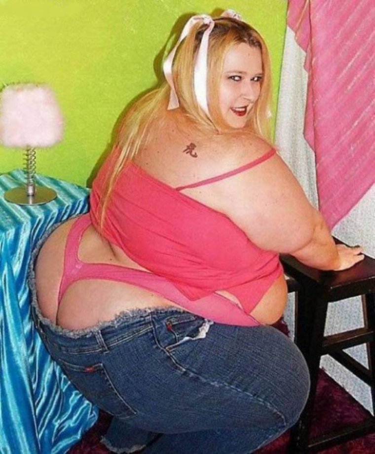 Счастливая толстушка