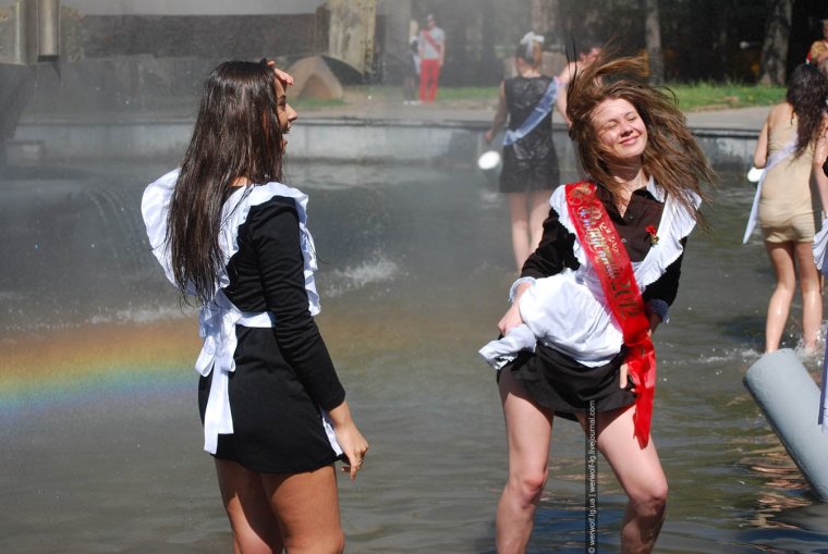 Последний звонок пьяные выпускницы