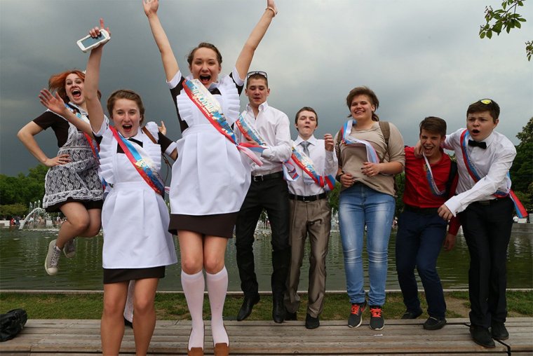 Школьники последний звонок