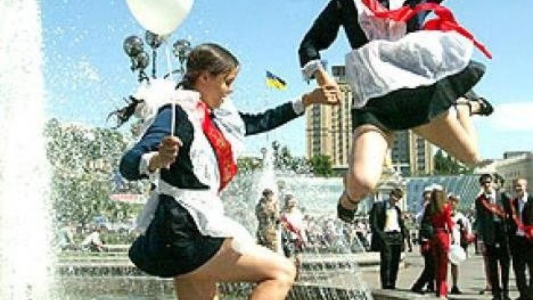 Выпускники прыгают