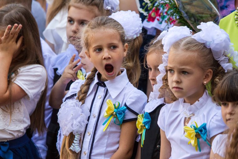 Первоклашка зевает