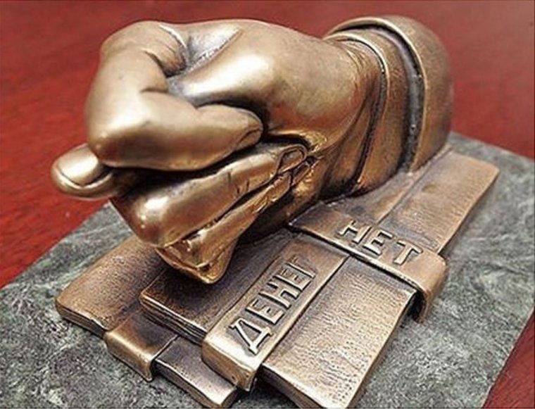 Памятник фига