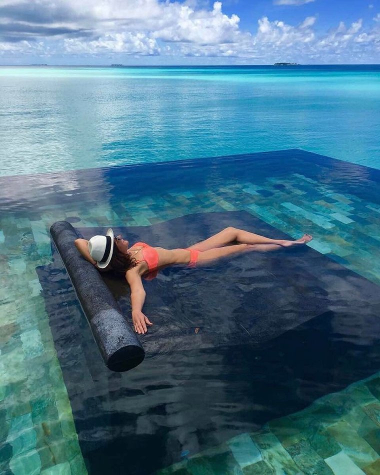 Кайф в бассейне