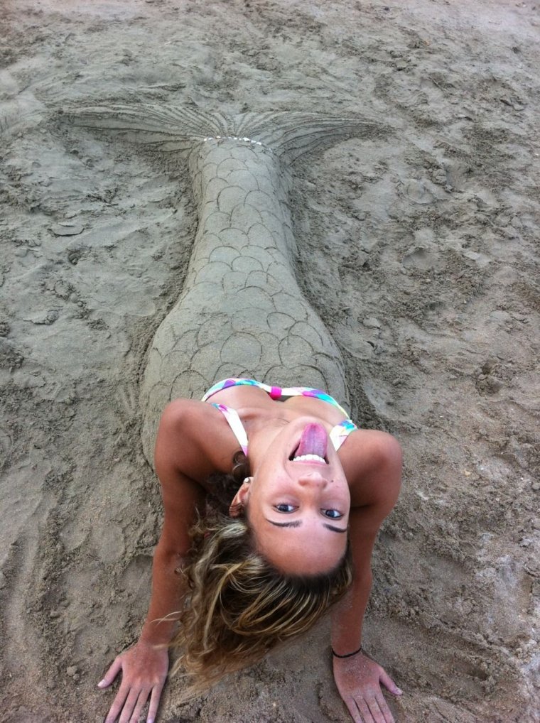 Девушка на море смешное