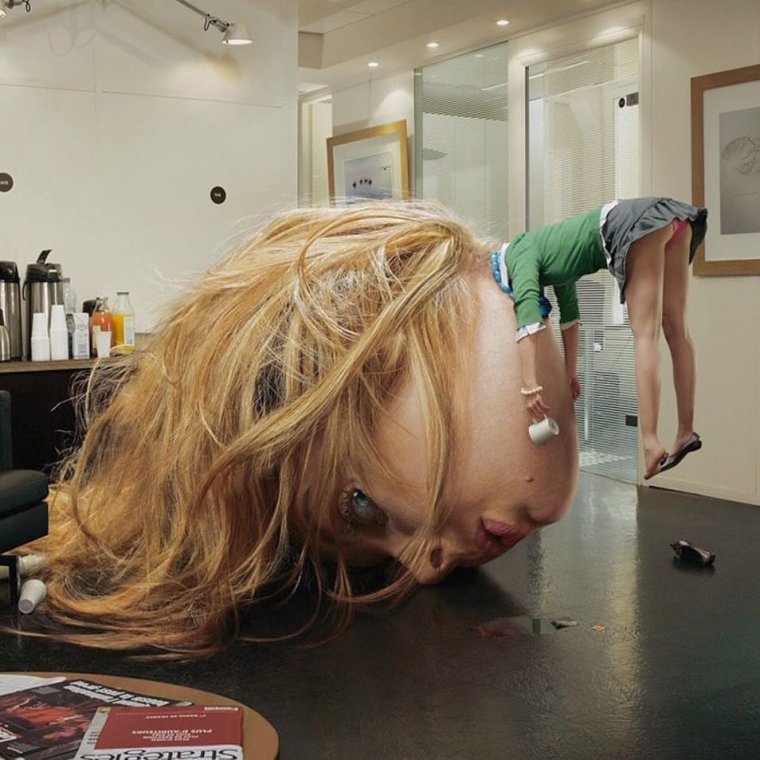 Уставший парикмахер