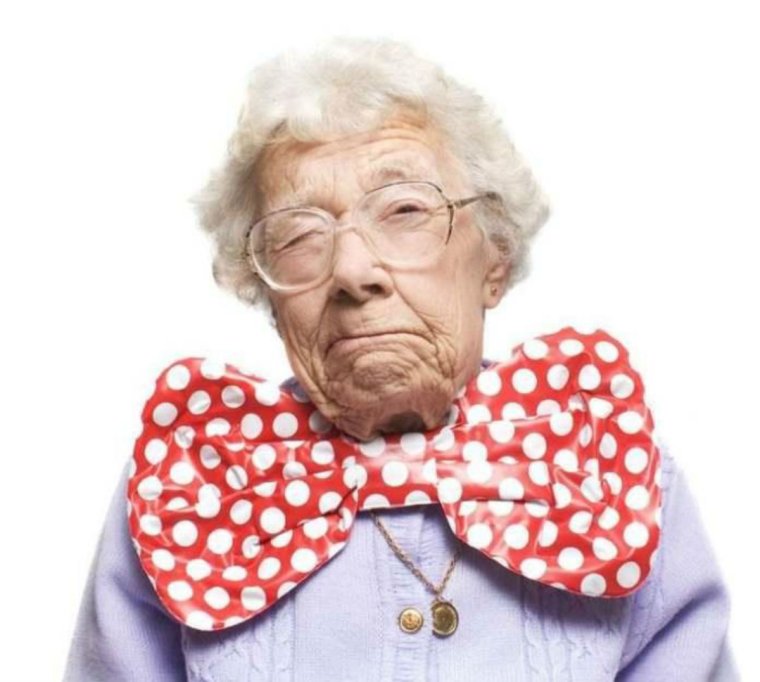 Бабушка с вином