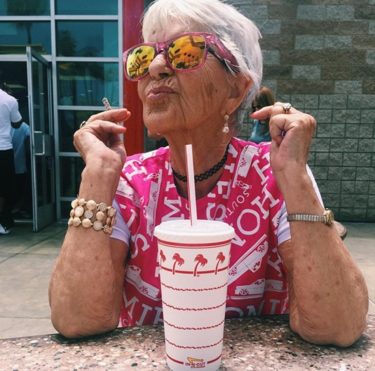 Фото бабушек прикольные