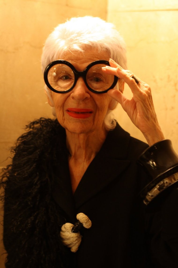 Бабушка и зубы смешные