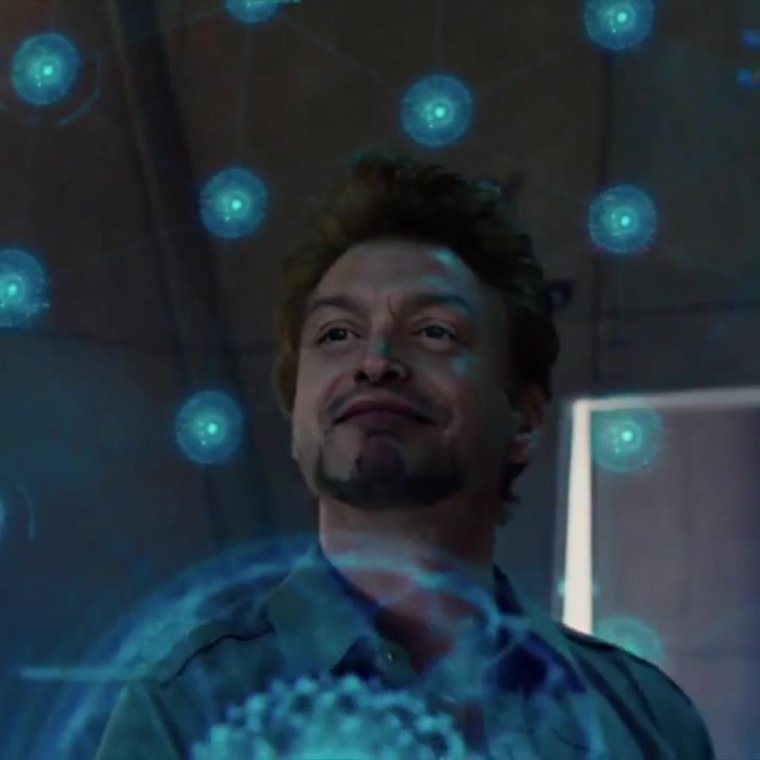 Роберт Дауни младший закатил глаза