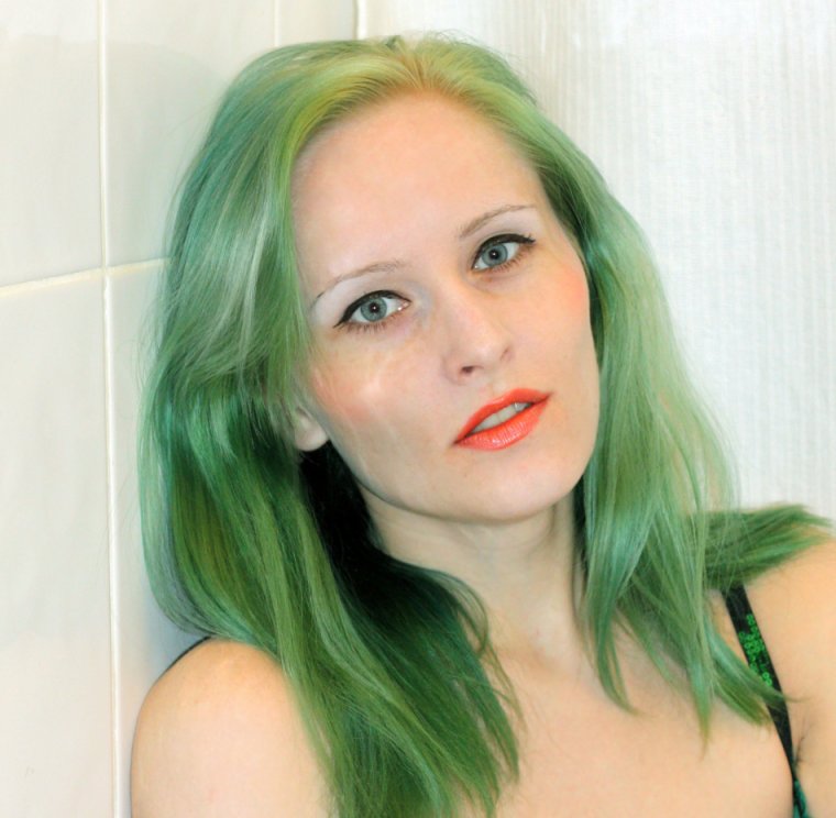 Русские рэперша черно желтые волосы