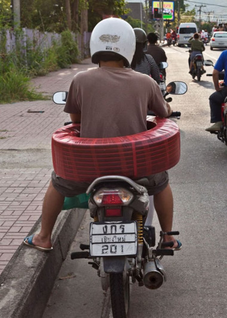 Мотоцикл из велосипеда и картона