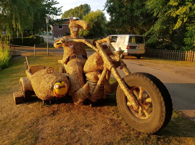 Санта Клаус на скутере