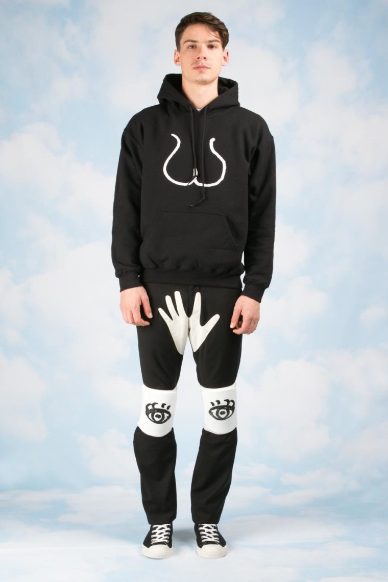 Странный костюм спортивный