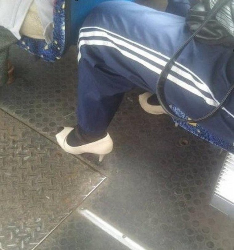 Спортивные штаны и туфли