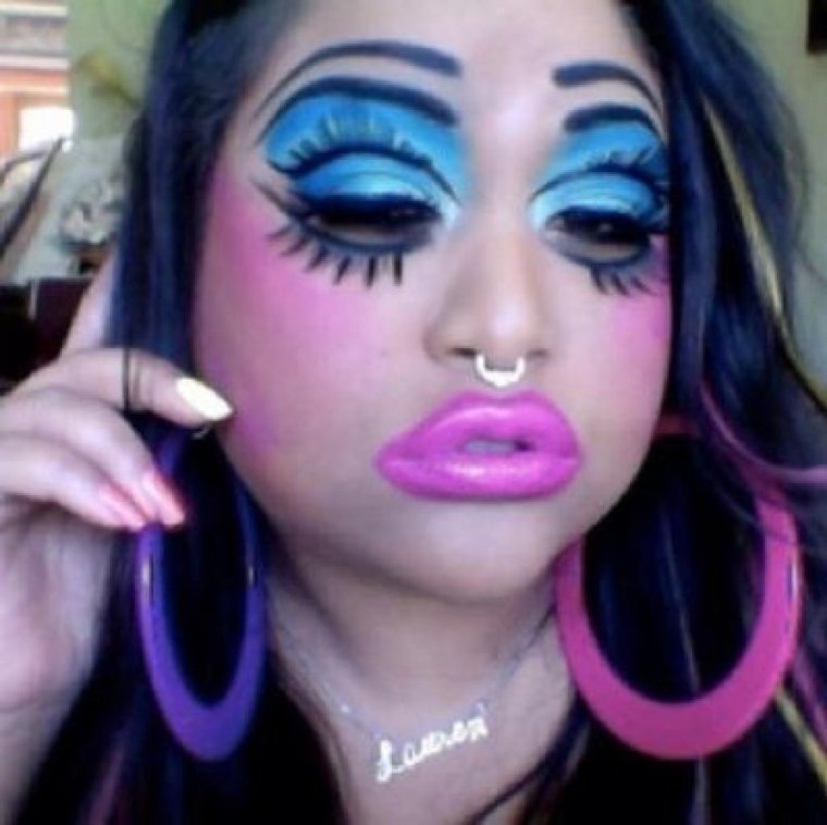 Смешно накрашенные девушки