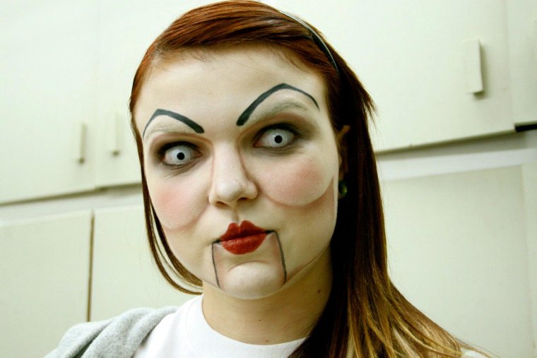 Неправильный макияж