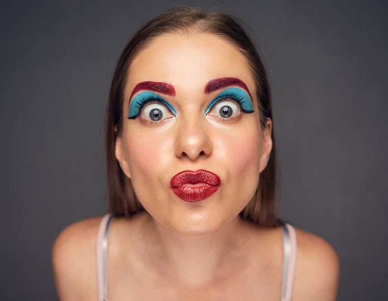 Накрашенная старуха