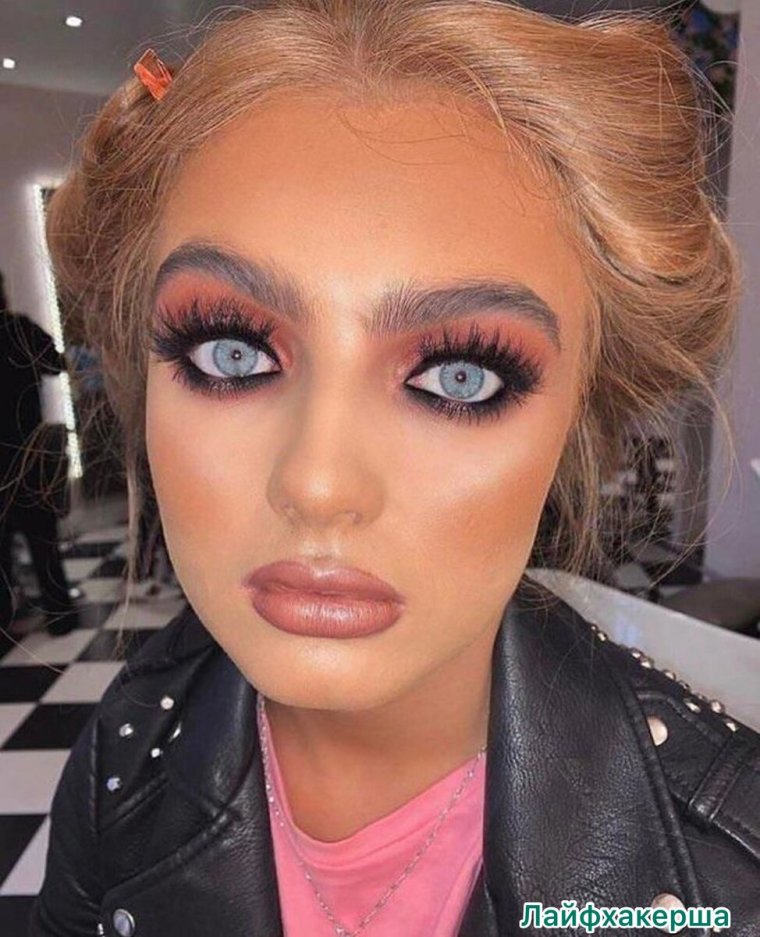 Страшная накрашенная девочка