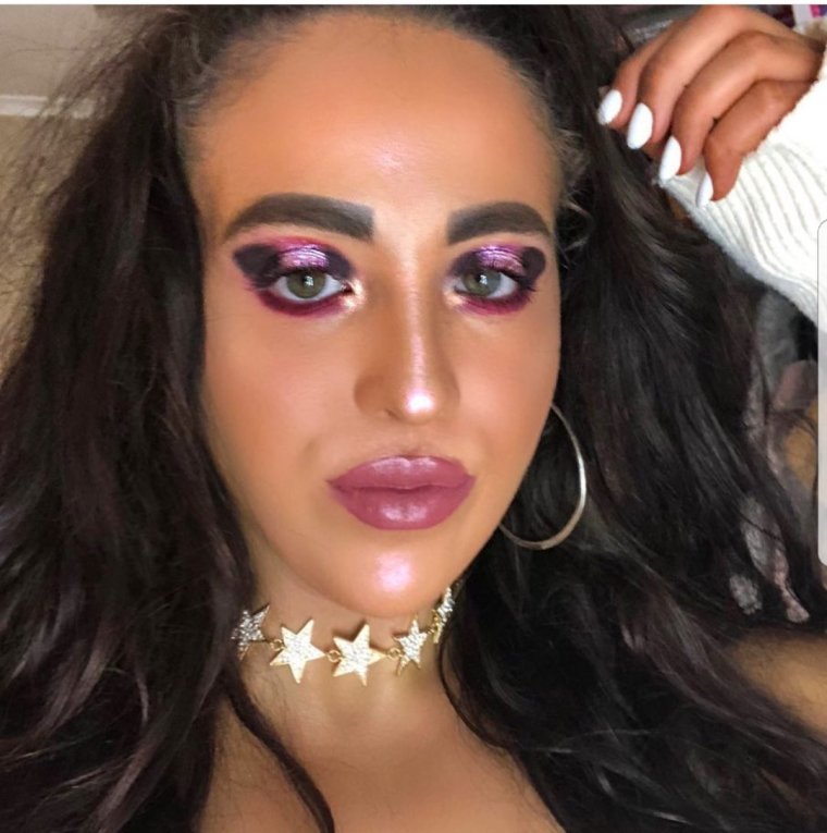 Накрашенная женщина