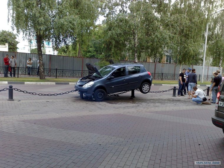 Девушка припарковалась