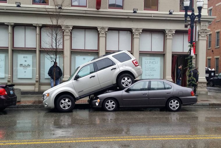 Неправильно припаркованный автомобиль