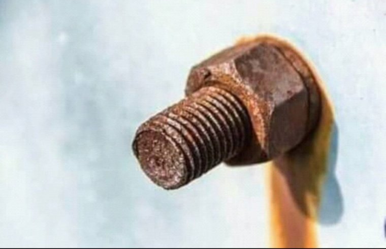 Болт Ржавый большой