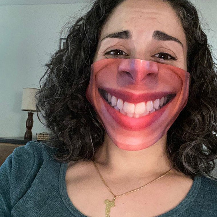 Аска с беззубой улыбкой