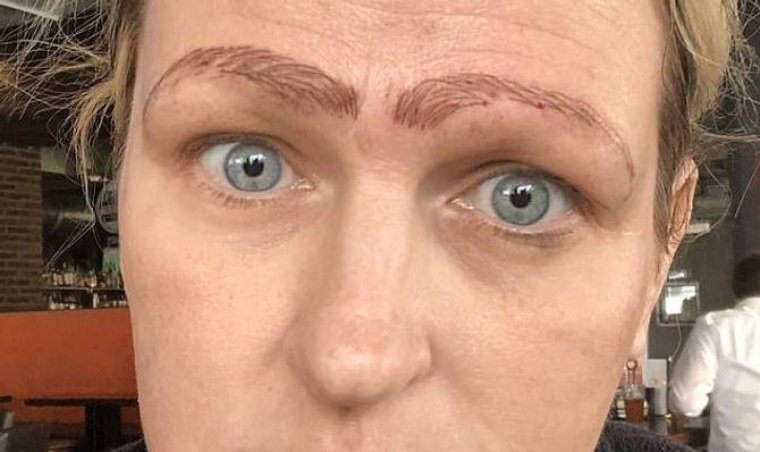 Розовые брови после татуажа