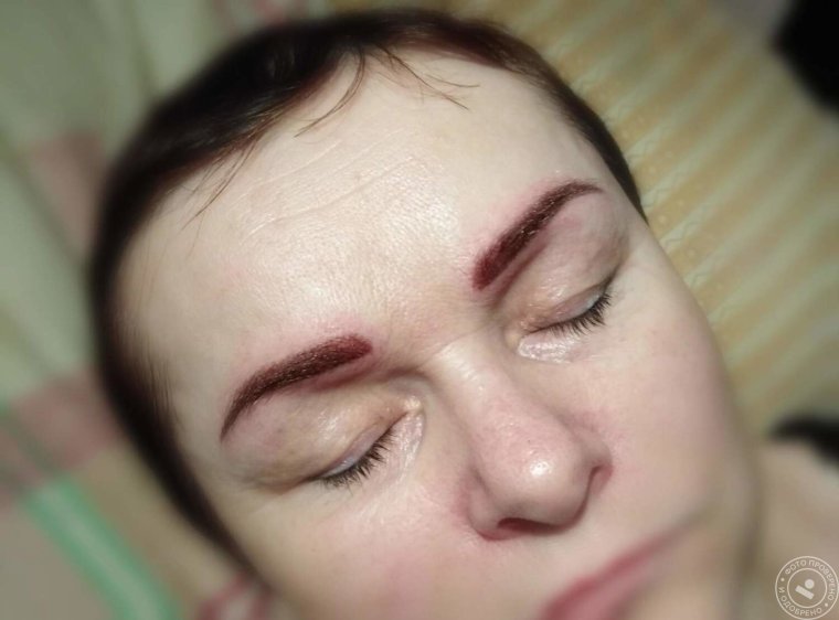 Неудачный перманентный макияж бровей