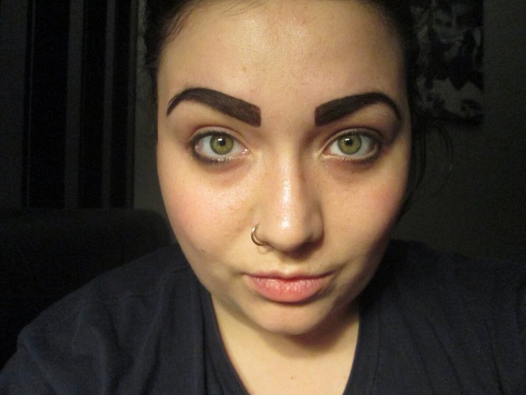 Страшные накрашенные брови