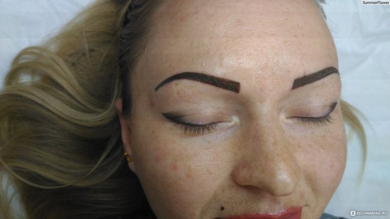 Неудачный татуаж бровей монобровь