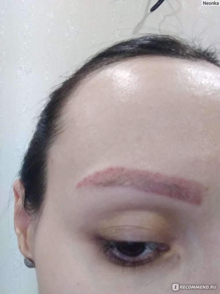 Неудачный перманентный макияж бровей