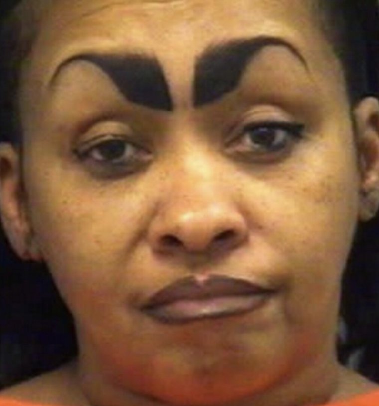 Неудачный перманентный макияж бровей фото