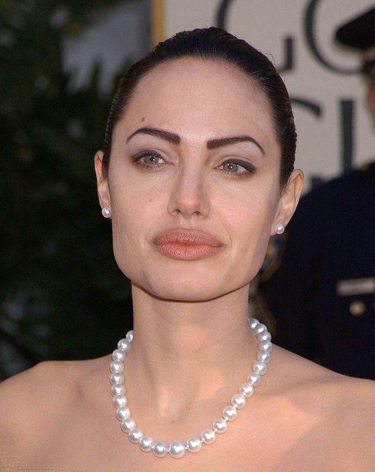 Неудачный перманентный макияж бровей