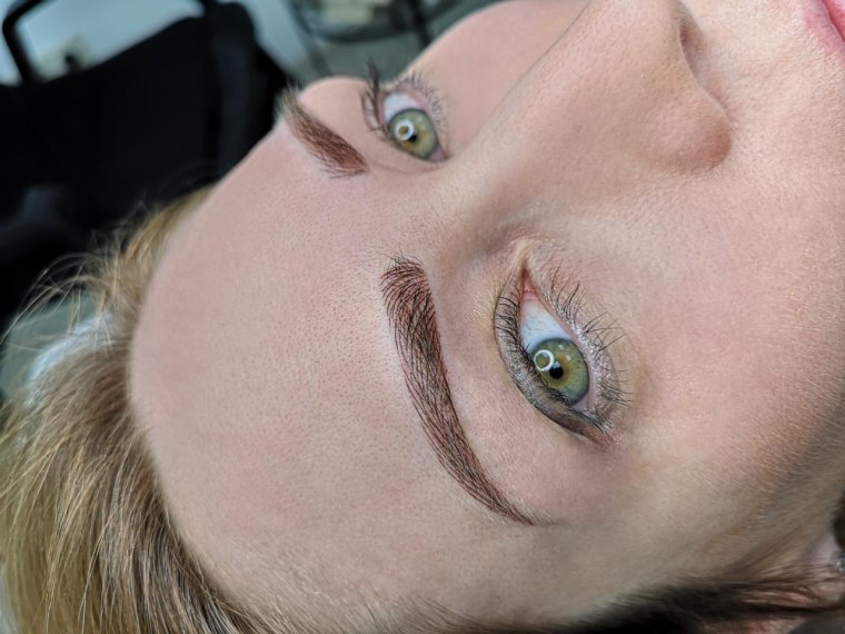 Брови Анджелины Джоли татуаж