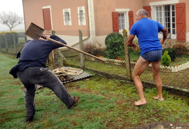 Мужик на даче