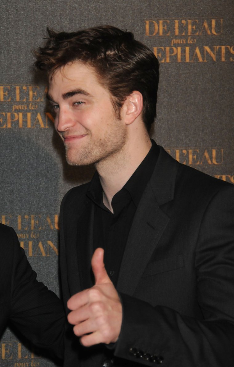 Паттинсон Роберт веселый