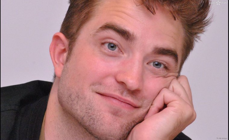 Роберт Паттинсон кривляется