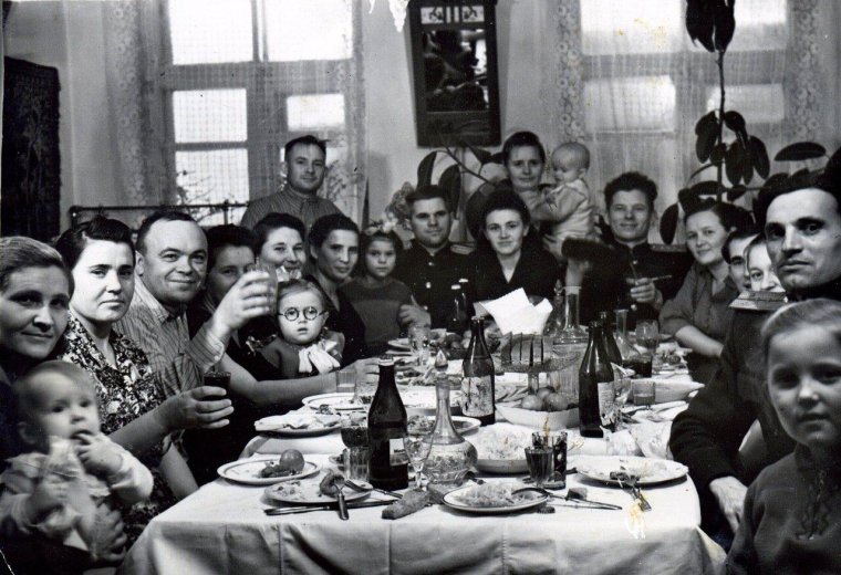 Застолье с родственниками